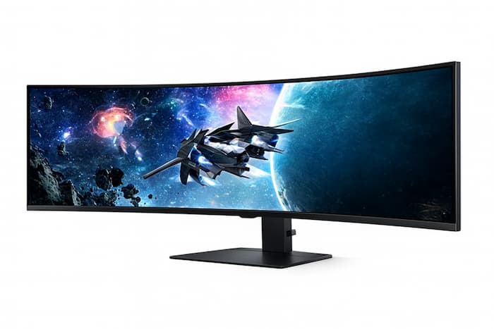 울트라 와이드 모니터가 책상 위에 놓인 모습